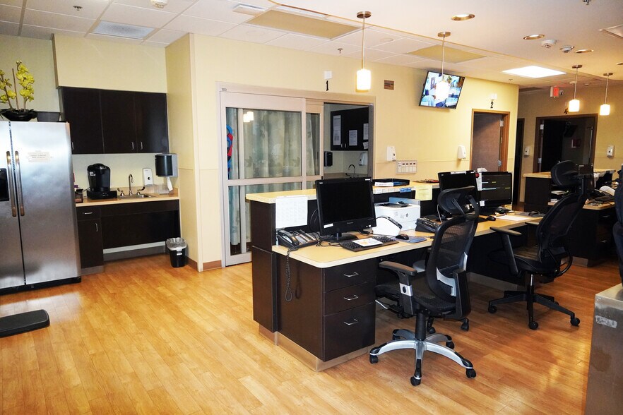 4999 De Zavala, San Antonio, TX 78249 Freestanding For Sale