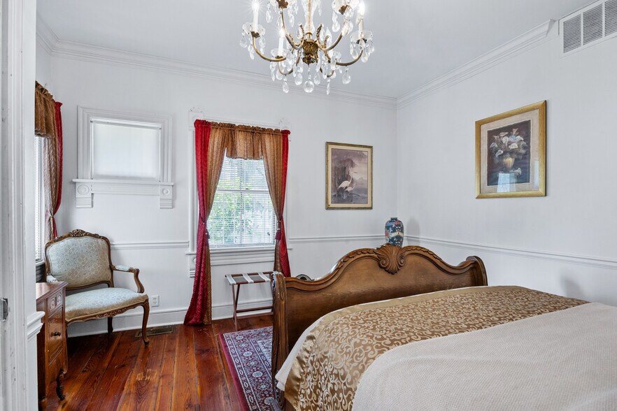 More Photos Of 402 E Gaston St, Savannah Hospitality For Sale