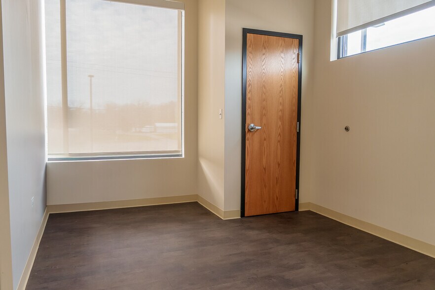 More Photos Of 15131 Kedzie Ave, Markham Warehouse For Sale