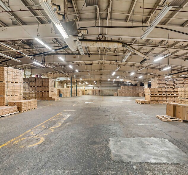 More Photos Of 280 Victoria St W, Dundalk Manufacturing For Sale