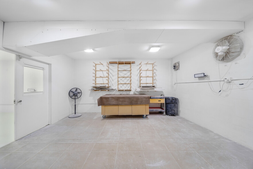 More Photos Of 3141 NW 40th St, Miami Warehouse For Sale