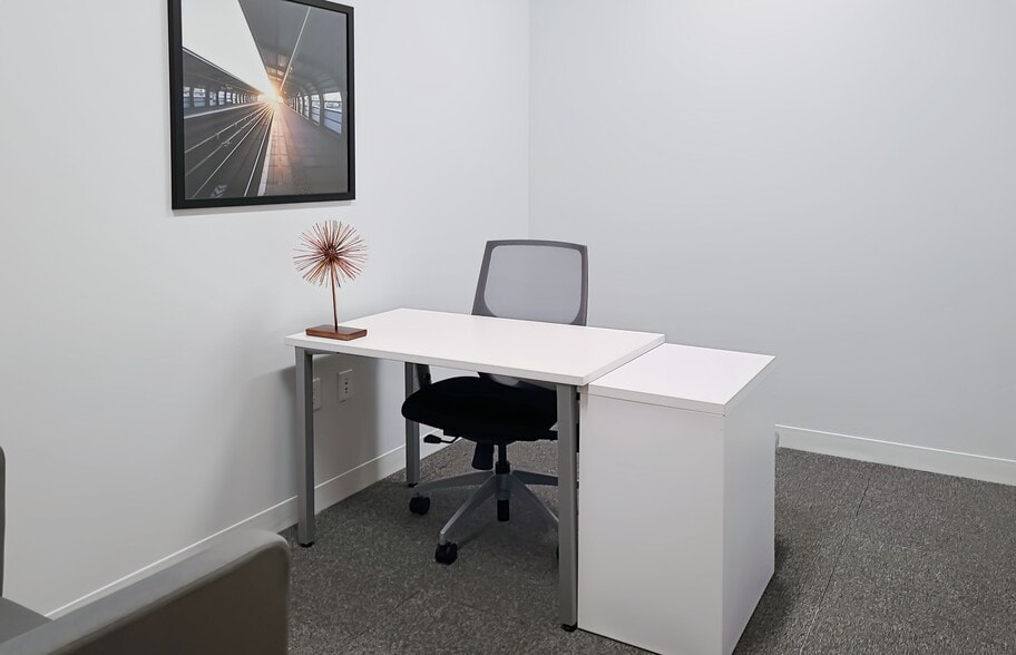 More Photos Of 101 N Tryon St, Charlotte Coworking Space