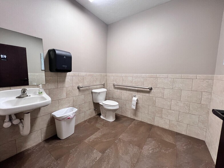 More Photos Of 1002 E Philip Ave, North Platte Office For Sale