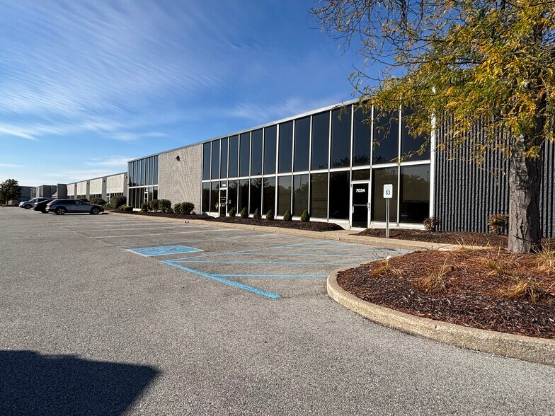 More Photos Of 6960-7034 Corporate Dr, Indianapolis Flex For Lease