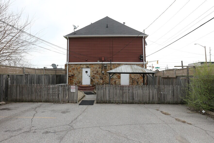 More Photos Of 2202 N Illinois St, Indianapolis Storefront Retail Office For Lease