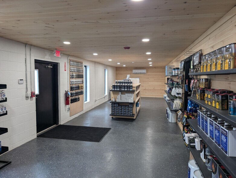 More Photos Of 32 Hollister Rd, Seekonk Specialty For Sale