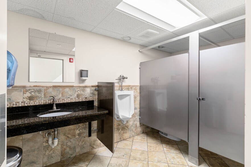 More Photos Of 73 Newton Rd, Plaistow Office Residential For Lease