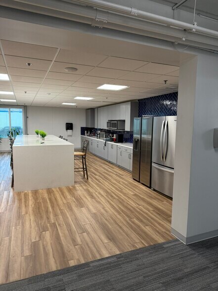 More Photos Of 511 N John Rodes Blvd, Melbourne Office For Lease