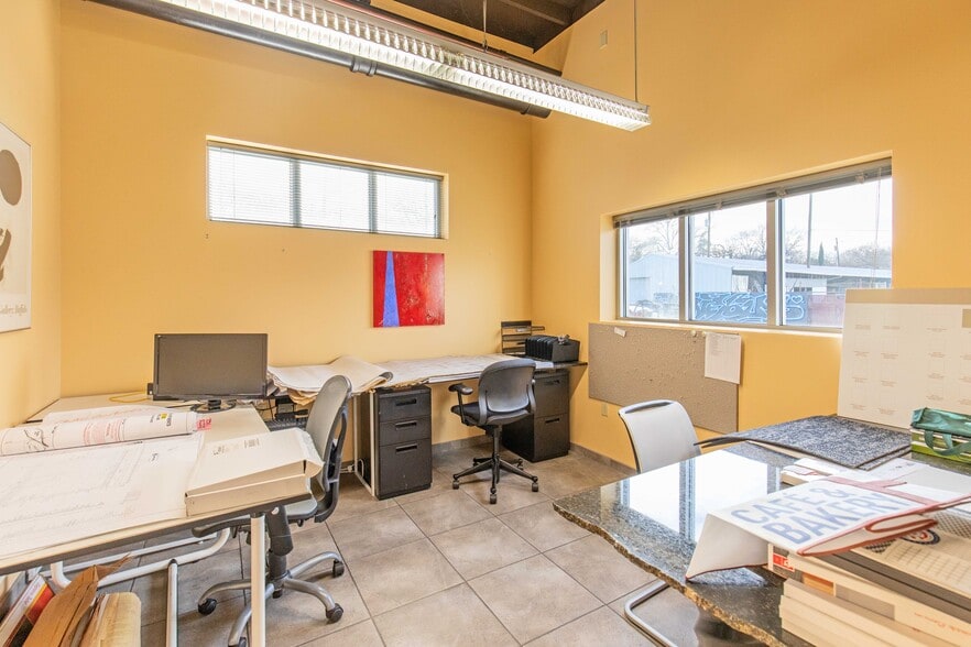 More Photos Of 205 23rd St, Sacramento Flex For Sale