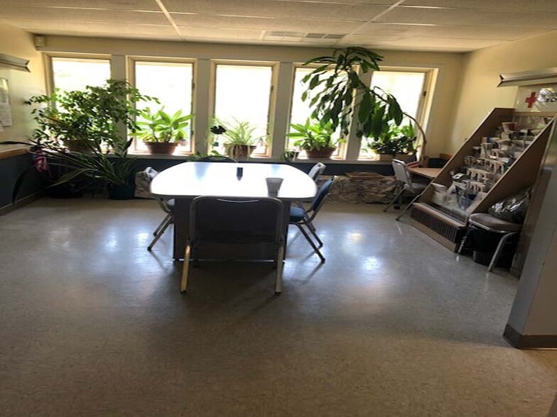 More Photos Of 850 N Franklin Blvd, Pleasantville Medical For Lease