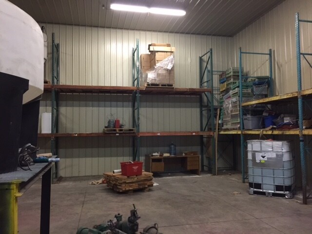 More Photos Of 1387 W 1st St, Halsey Warehouse For Lease