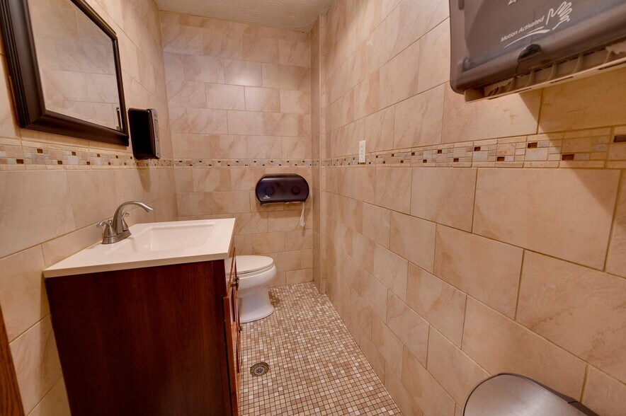 More Photos Of 3011 Pine Ave, Niagara Falls Restaurant For Sale