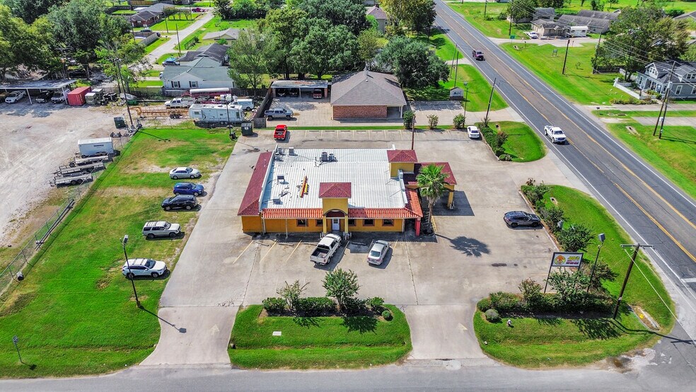 More Photos Of 901 W Clayton St, Dayton Restaurant For Lease