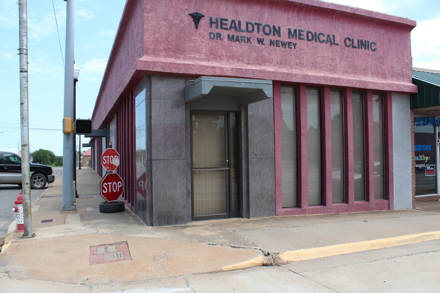 Primary Photo Of 628 4th St, Healdton Healthcare For Sale