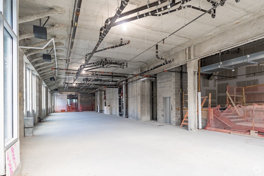 More Photos Of 38 Victory Blvd, Staten Island Office For Lease