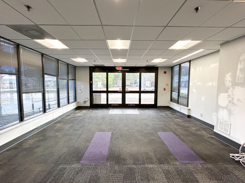 More Photos Of 840 Lakeside Dr, Mobile Warehouse For Lease