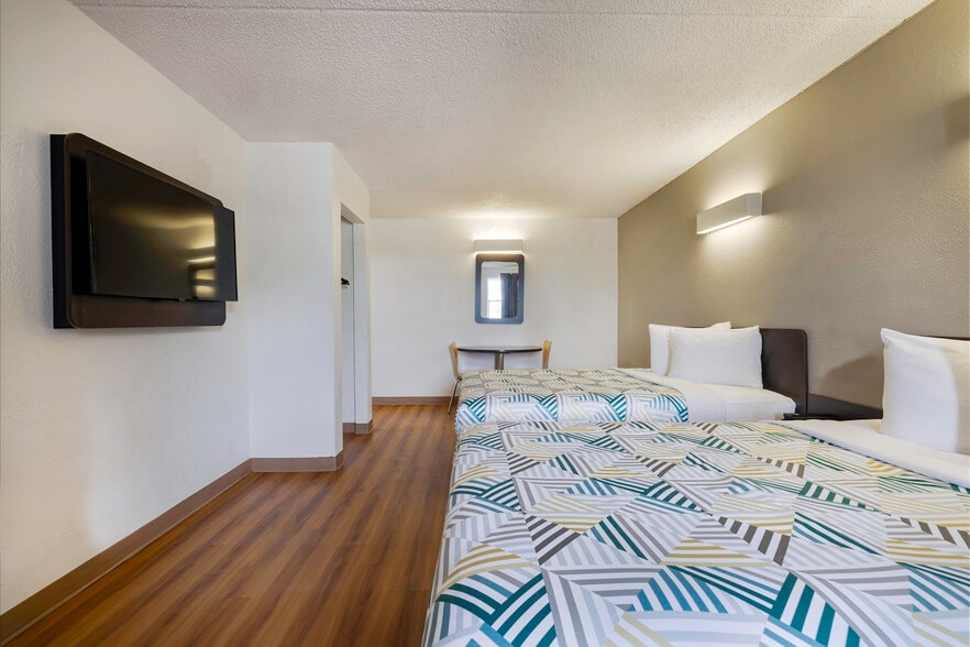 More Photos Of 220 I-10, Beaumont Hotel For Sale