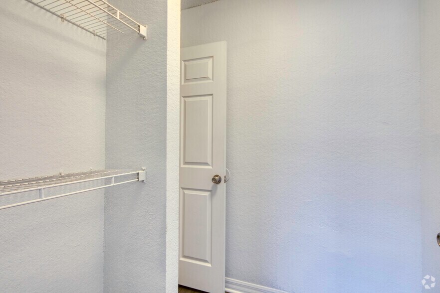 More Photos Of 13009 Kain Palms Ct, Tampa Dormitory For Sale