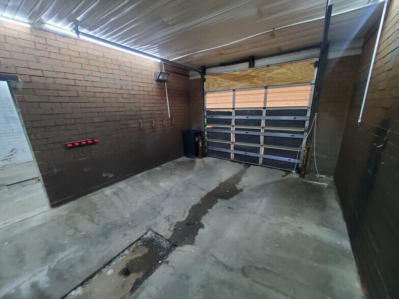 More Photos Of 726 S Blanchard St, Findlay Carwash For Sale