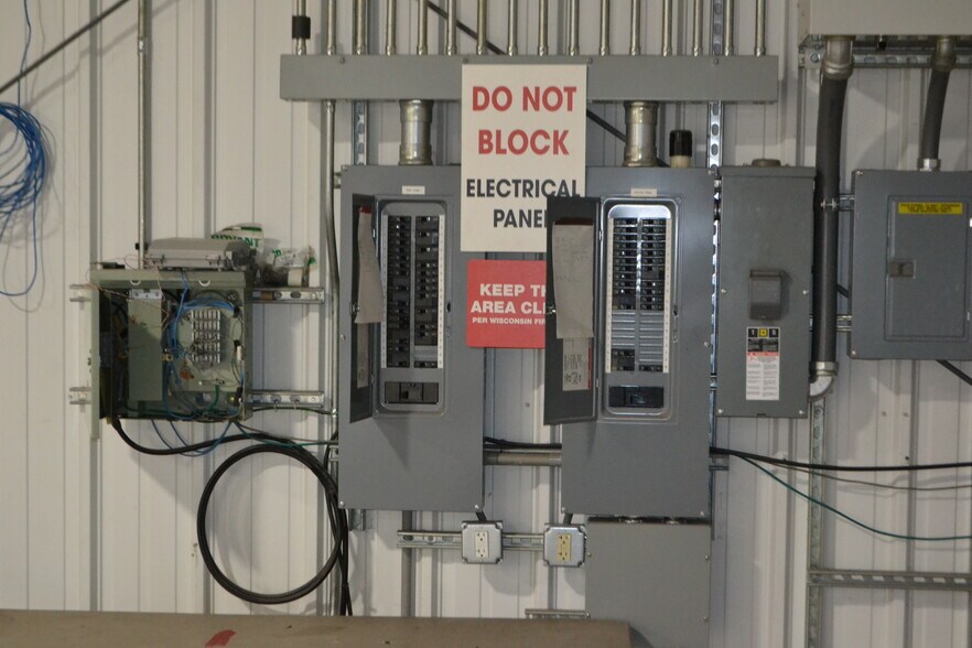 More Photos Of 1730 WI-153, Mosinee Warehouse For Lease