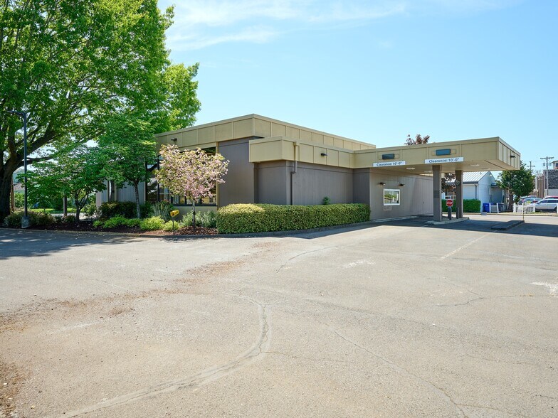More Photos Of 200 Center Ave, Molalla Bank For Sale