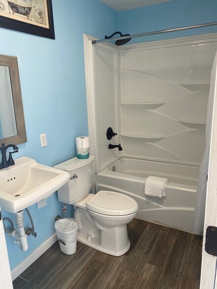 More Photos Of 1001 Highway 98 E, Carrabelle Hotel For Sale