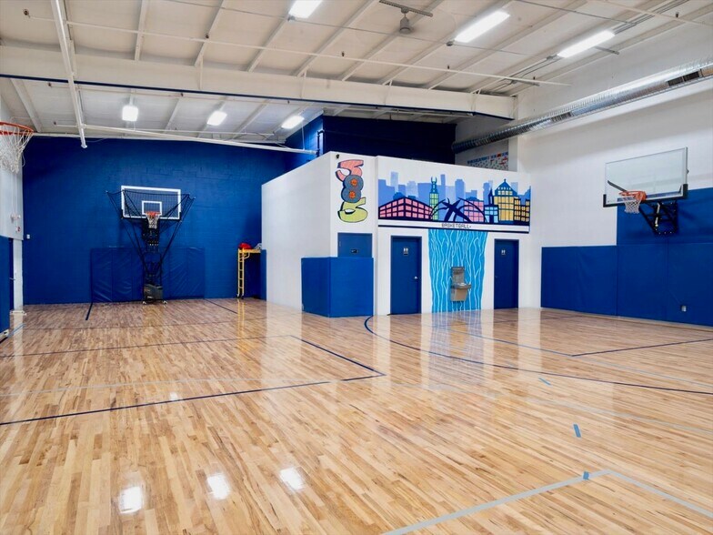 More Photos Of 465 W Commercial St, East Rochester Warehouse For Lease