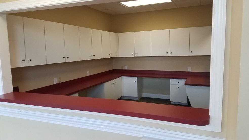 More Photos Of 172 Linden Dr, Winchester Office For Sale