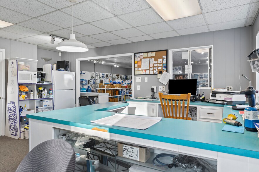 More Photos Of 111 Angela Dr, King General Retail For Sale