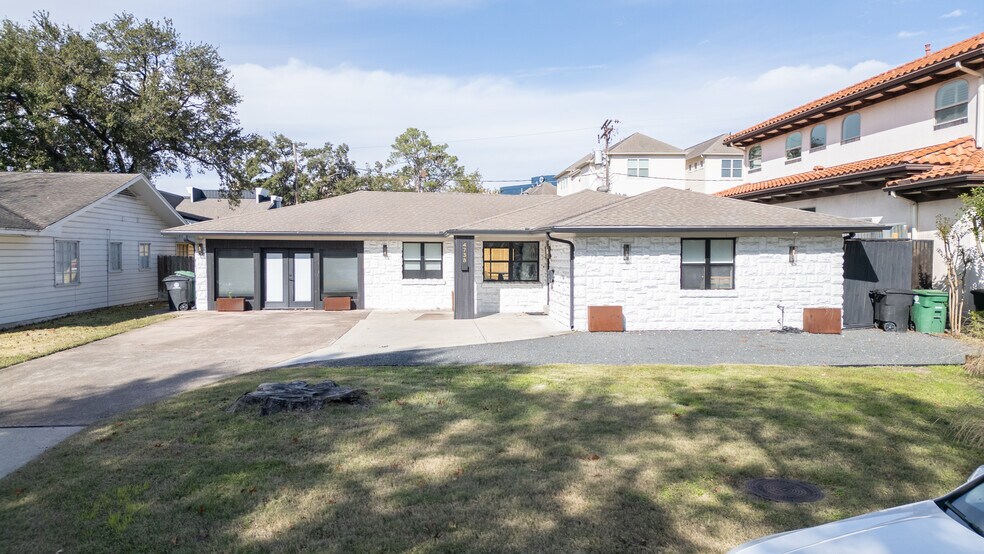 More Photos Of 4738 W. Alabama, Houston Loft Creative Space For Sale
