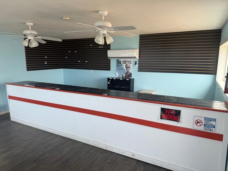 More Photos Of 419 Enterprise Blvd, Hewitt Flex For Lease