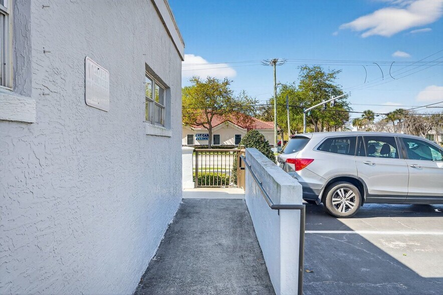 More Photos Of 325 S Yonge St, Ormond Beach Medical For Sale