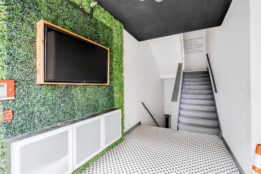 More Photos Of 417-421 South St, Philadelphia Storefront Retail Office For Sale