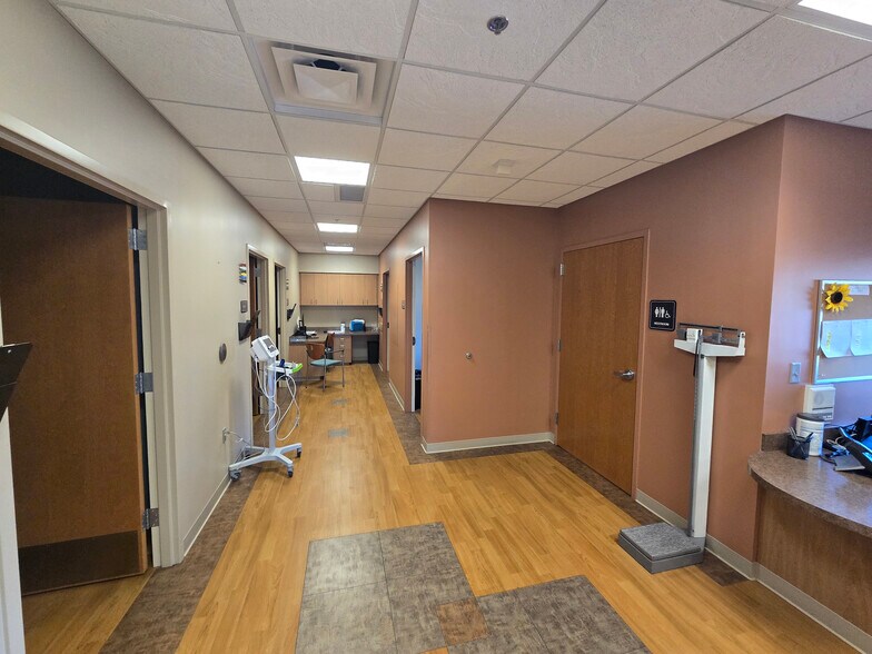 More Photos Of 7335 Crossleigh Ct, Toledo Office For Lease