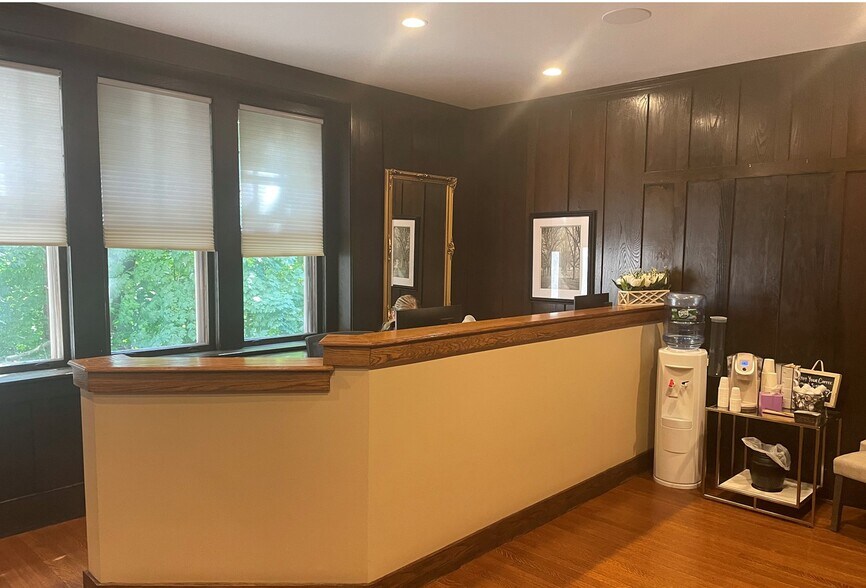 More Photos Of 23 Maple Ave, Greenwich Office For Lease