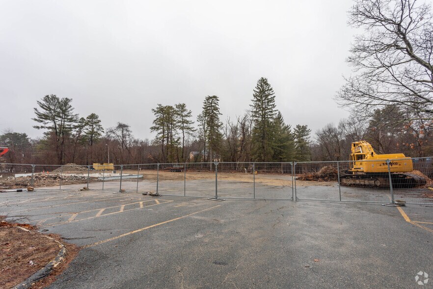 More Photos Of 694 Boston Post Rd, Sudbury General Retail For Sale