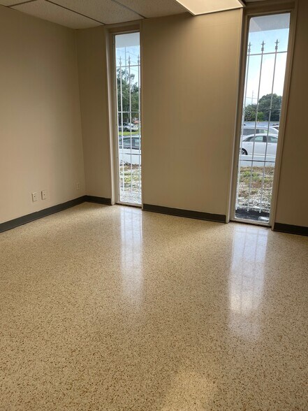 More Photos Of 6818-6824 S Manhattan Ave, Tampa Industrial For Lease