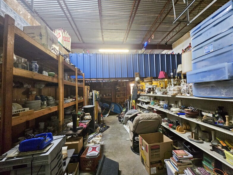 More Photos Of 1420 E Palestine Ave, Palestine Flex For Sale