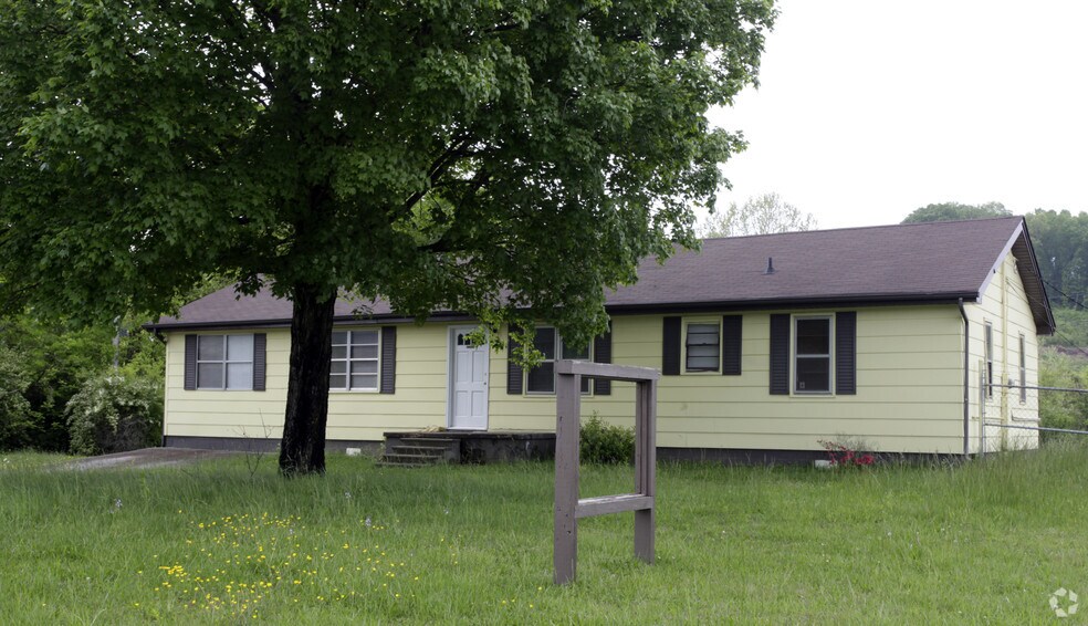 More Photos Of 6230 Rutledge Pike, Knoxville Unknown For Lease