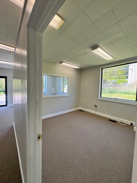 More Photos Of 671 Naugatuck Ave, Milford Warehouse For Lease