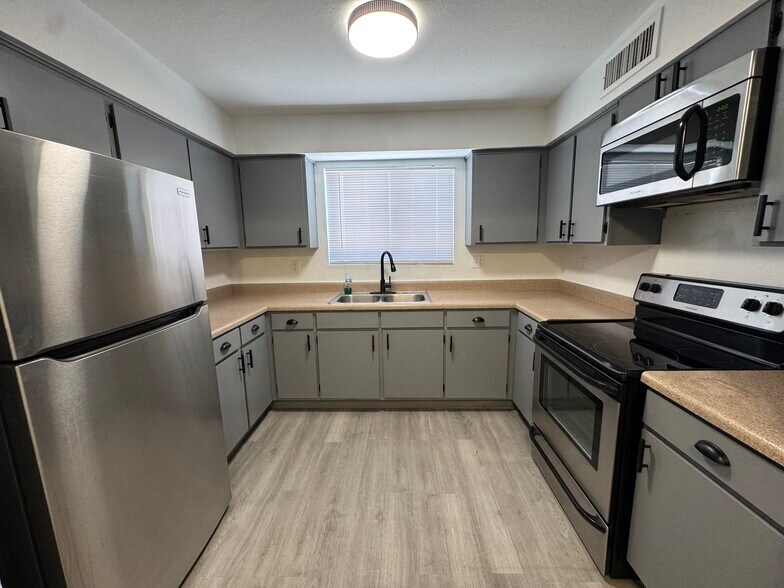 More Photos Of 5735 S Morris Blvd, Tucson Apartments For Sale