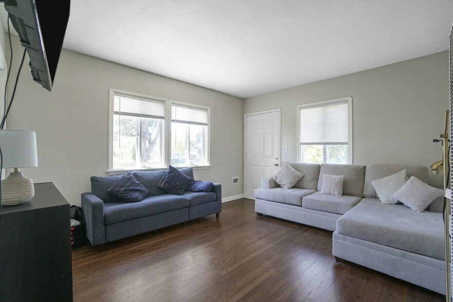 More Photos Of 1134 Marco Pl, Venice Multifamily For Sale