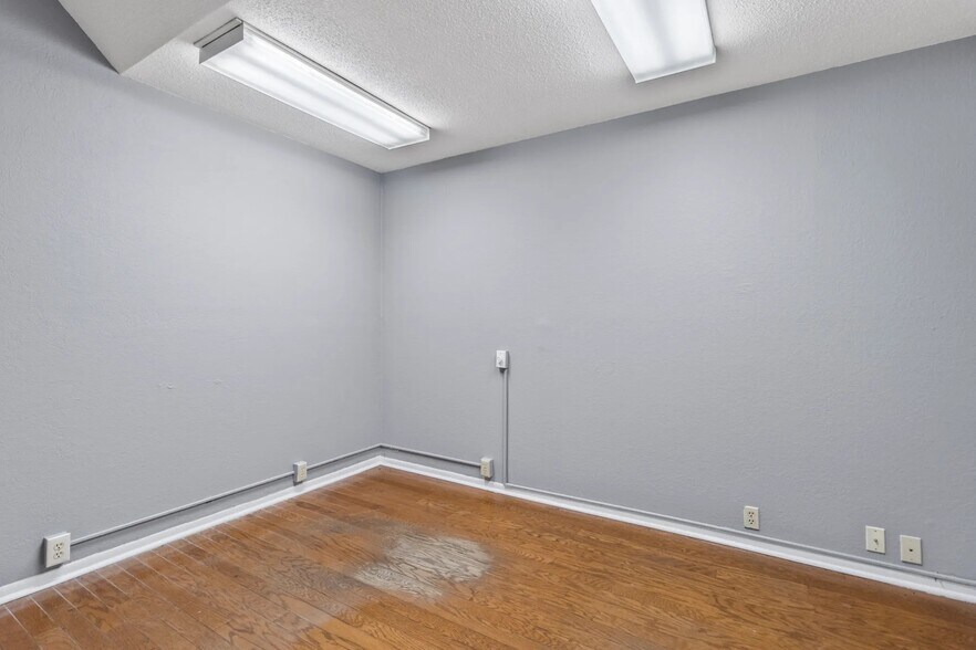 More Photos Of 1911 22nd St, Huntsville General Retail For Lease