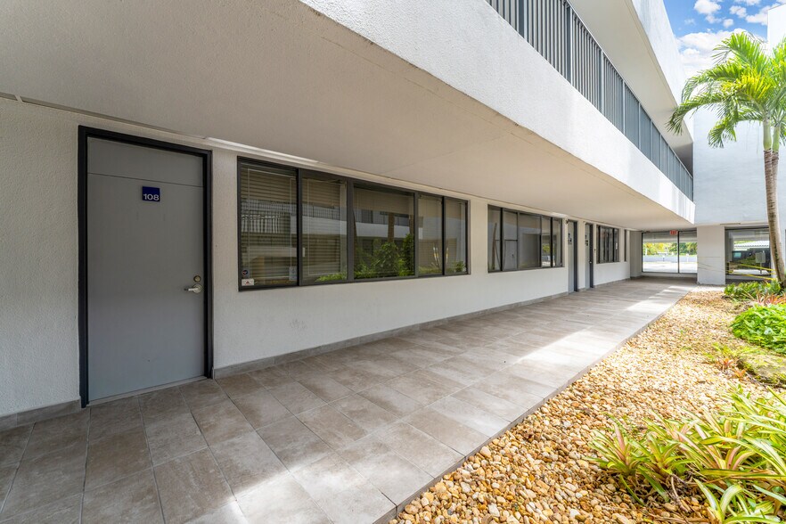 More Photos Of 8390 W Flagler St, Miami Office Residential For Lease