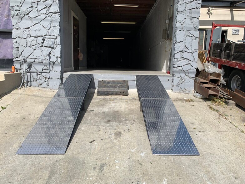 More Photos Of 225 E Redondo Beach Blvd, Gardena Industrial For Sale