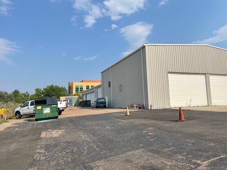 More Photos Of 190 S Taft St, Lakewood Manufacturing For Lease