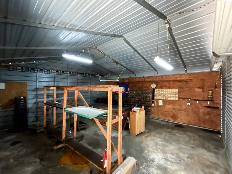 More Photos Of 1804 Lucas Ln, Charlotte Industrial For Lease