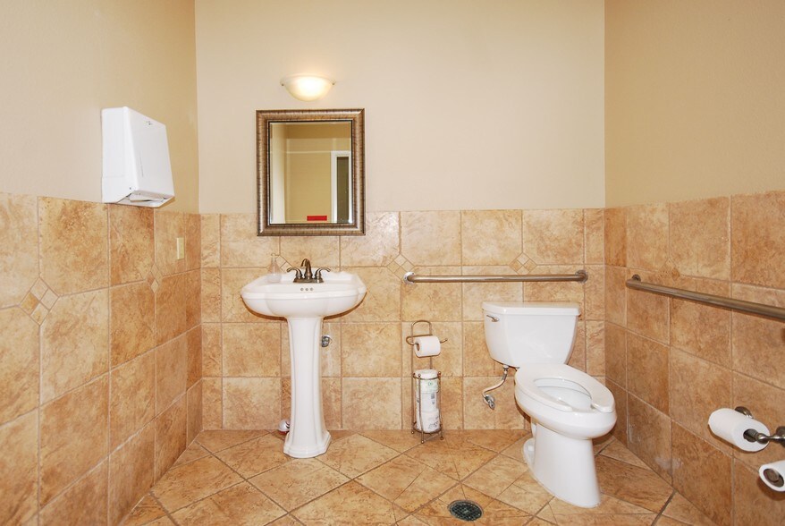 More Photos Of 315 S Jupiter Rd, Allen Office For Lease