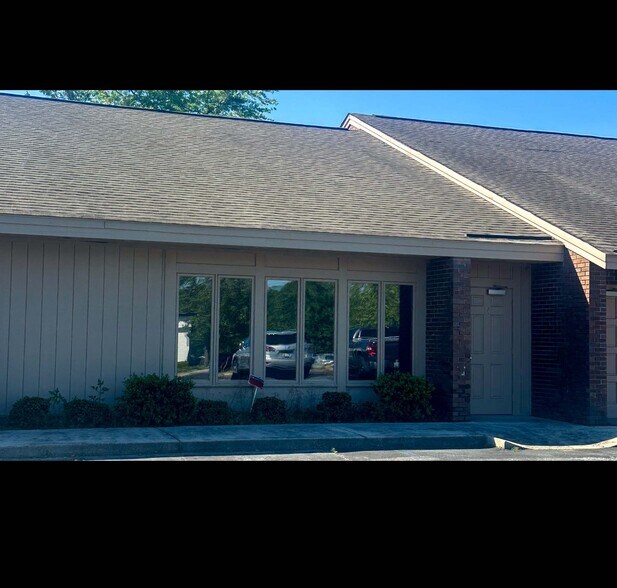 More Photos Of 4200 E North St, Greenville Office For Lease