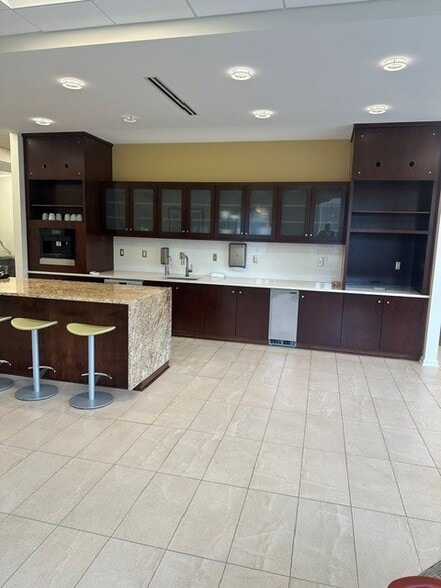 More Photos Of 6450 Sand Lake Rd, Dayton Office For Sale